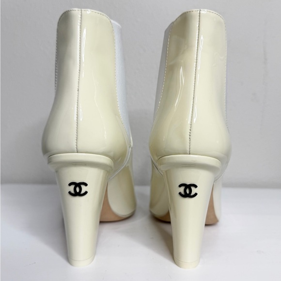 Chanel 2022 Interlocking CC Logo Chelsea Ankle Boots Size 37 - Picture 10 of 15
